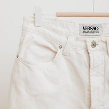 Charger l'image dans la galerie, usure studio - short blanc denim versace