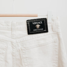 Charger l'image dans la galerie, usure studio - short blanc denim versace