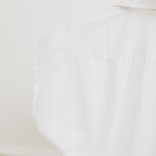 Charger l'image dans la galerie, usure studio - blouse blanche vintage