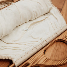 Charger l'image dans la galerie, usure studio - sac crochet unique vintage anse bois