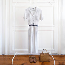Charger l'image dans la galerie, usure studio - robe blanc pois vintage