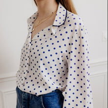 Charger l'image dans la galerie, usure studio - chemisier-pois-bleu-marine-blanc-vintage