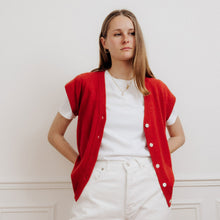 Charger l'image dans la galerie, usure studio -gilet-rouge-vintage-cardigan