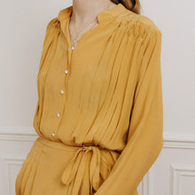 Charger l'image dans la galerie, usure studio - robe-soie-doree-vintage