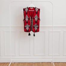 Charger l&#39;image dans la galerie, usure studio - gilet long rouge motif aztéque vintage

