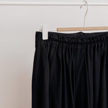Charger l'image dans la galerie, usure studio - jupe longue noire boutonnée vintage