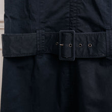 Charger l'image dans la galerie, usure studio - robe noire ceinturée vintage 2