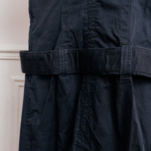 Charger l&#39;image dans la galerie, usure studio - robe noire ceinturée vintage 4
