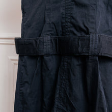 Charger l'image dans la galerie, usure studio - robe noire ceinturée vintage 4