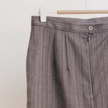 Charger l'image dans la galerie, usure studio - jupe broderie rouge escada vintage 2