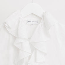 Charger l'image dans la galerie, usure studio - chemisier blanche Anne fontaine volant vintage