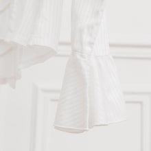 Charger l'image dans la galerie, usure studio - chemisier blanche Anne fontaine volant vintage 1