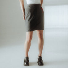 Charger l'image dans la galerie, usure studio - jupe broderie rouge escada vintage