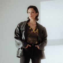 Charger l'image dans la galerie, Usure studio - top guess vintage