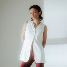 Charger l'image dans la galerie, usure studio - gilet long beige blanc vintage
