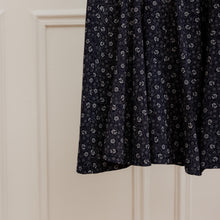 Charger l&#39;image dans la galerie, usure studio - robe fleurie bleu vintage
