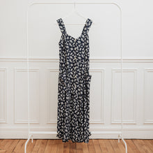 Charger l&#39;image dans la galerie, usure studio - robe fleurie bleu vintage boutonnée
