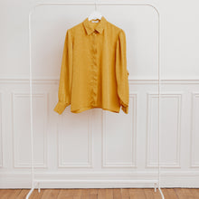 Charger l&#39;image dans la galerie, Usure studio - blouse dorée motif vintage
