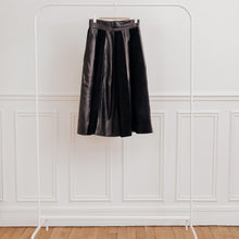 Charger l&#39;image dans la galerie, usure studio - jupe noire cuir vintage
