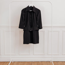 Charger l&#39;image dans la galerie, usure studio - robe noire ceinturée vintage 
