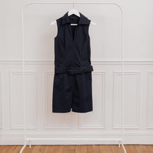 Charger l&#39;image dans la galerie, usure studio - robe noire ceinturée vintage

