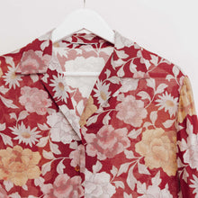 Charger l&#39;image dans la galerie, usure studio - blouse loose motif floral bordeaux vintage 1
