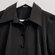Charger l&#39;image dans la galerie, usure studio - robe noire ceinturée vintage 
