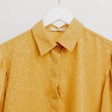 Charger l&#39;image dans la galerie, Usure studio - blouse dorée motif vintage 1
