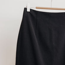 Charger l&#39;image dans la galerie, usure studio - jupe noire mi longue vintage
