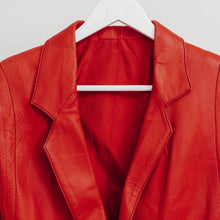 Charger l&#39;image dans la galerie, usure studio - veste rouge en cuir vintage 1
