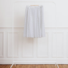 Charger l&#39;image dans la galerie, usure studio - jupe plissée pois bleu marine blanc vintage
